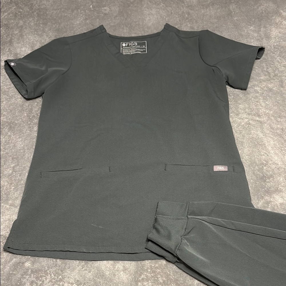 FIGS XS Grey/Green Scrub Set
